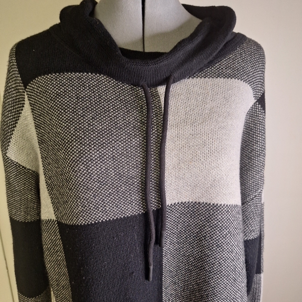 Talbots Womens Black and Gray Checkered Turtleneck W/Tie Size Large